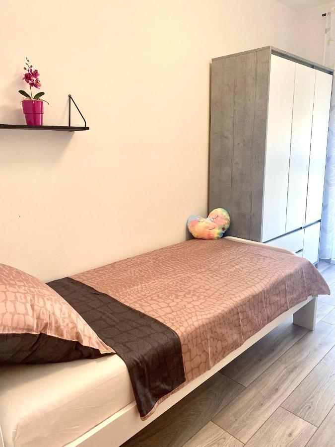 Ema Apartment Póla Kültér fotó