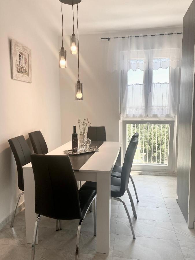 Ema Apartment Póla Kültér fotó